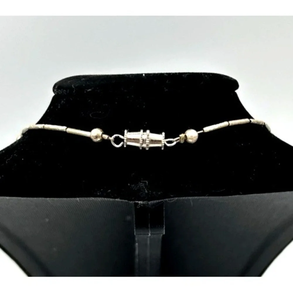 The Unbranded Brand silver green